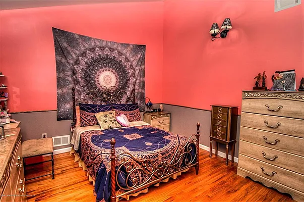 Sold by REMAX Elite | media 15