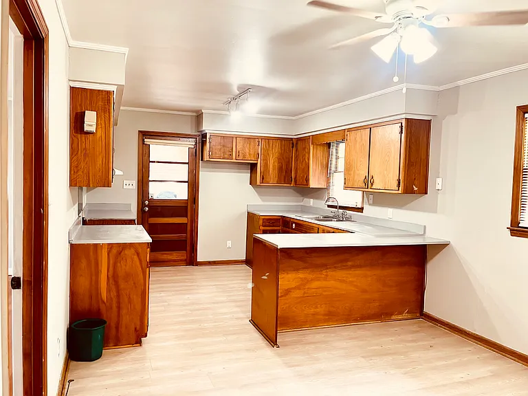 2417 Alandale Dr — Photo 3