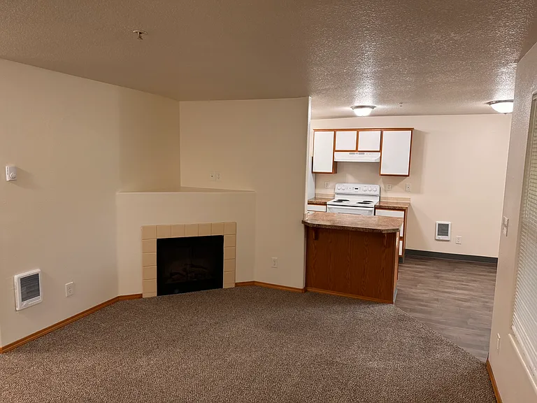 Loganberry Commons — Photo 24