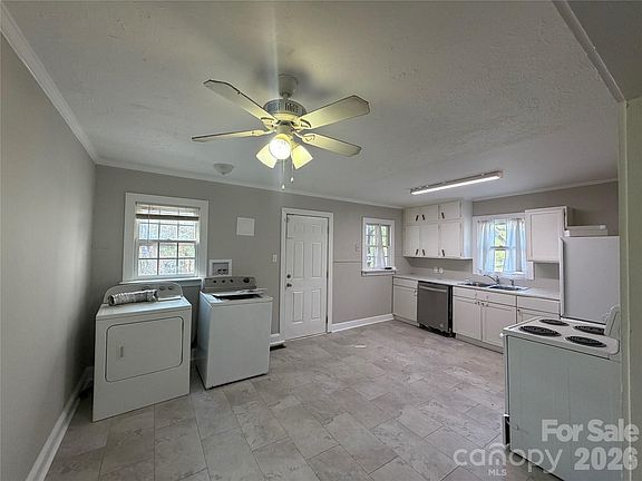 2nd image of 1321 Eisenhower Rd