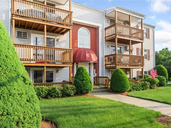 555 Diamond Hill Rd APT 303, Woonsocket, RI 02895
