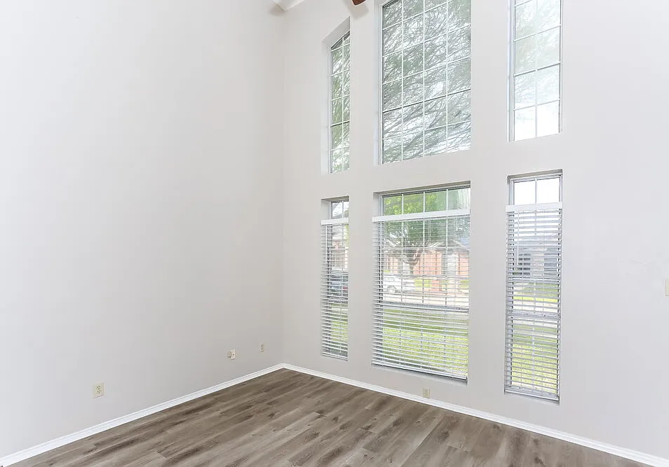 3 bed, 2.0 bath, 1648 sqft, $2,240 — Photo 4