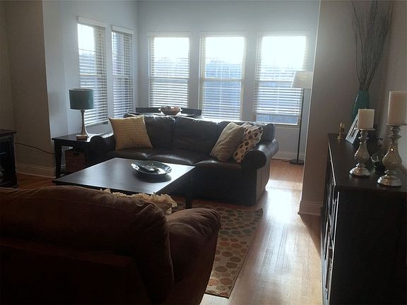 4th image of 920 W Buena Ave #2