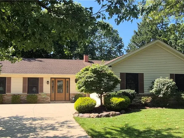 6224 Winding Creek Ln, North Olmsted, OH 44070