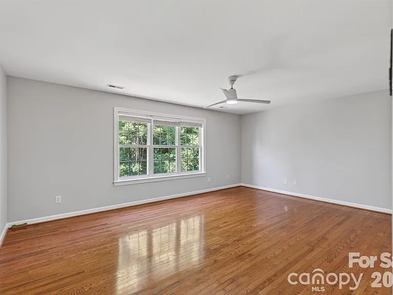 11005 Chilcomb Ct — Photo 13