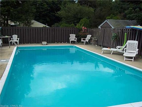 4th image of 64 Dohm Ave