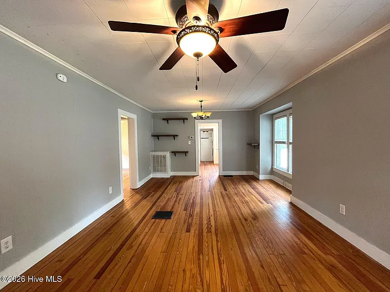 380 N Leak St — Photo 5
