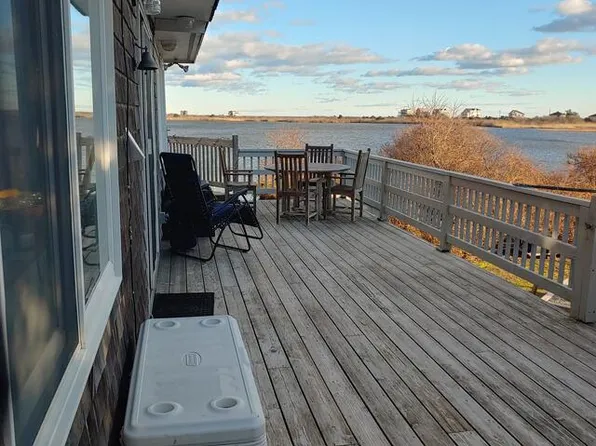 32 5th Ave, Charlestown, RI 02813