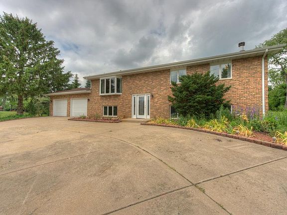 2nd image of 14915 Belmont Pl