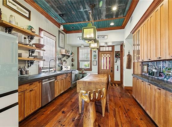 3rd image of 6333 Annunciation St