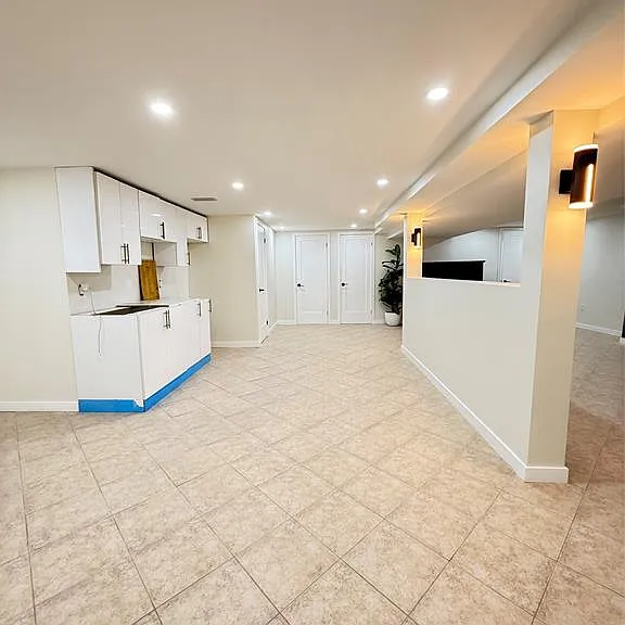 2449 Alexandra Ave — Photo 4