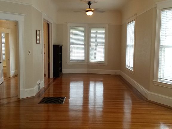 4th image of 27 W Poplar St