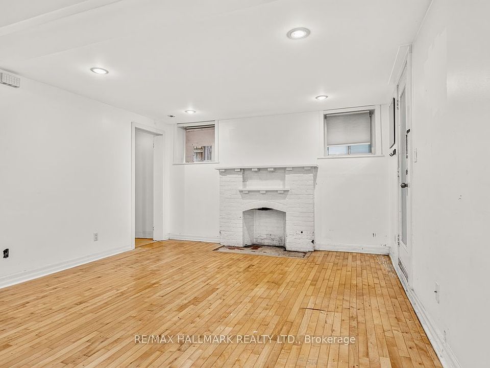 1st image of 483 Parkside Dr