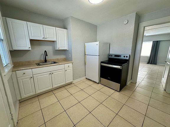 4th image of 818 25th St W #11