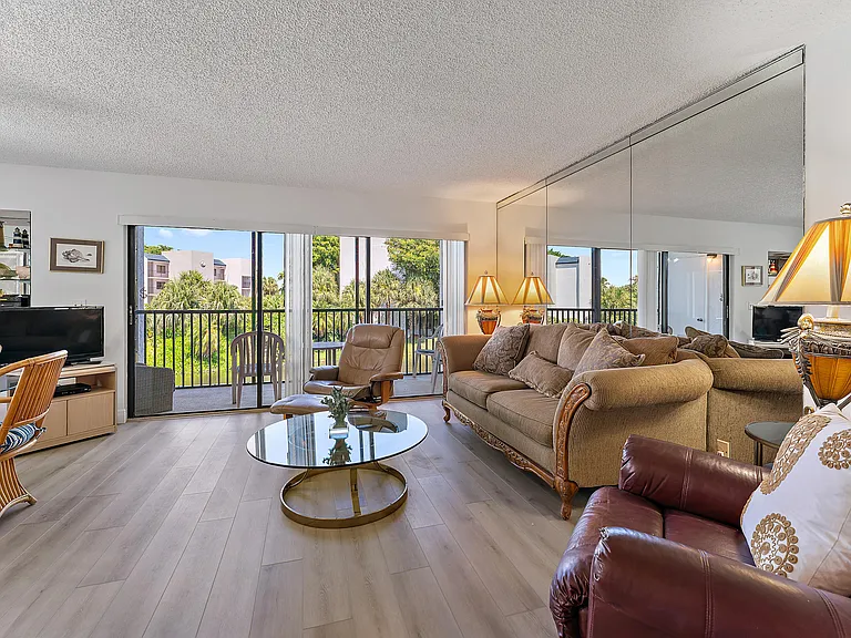 1605 S US Highway 1 #B201 — Photo 4