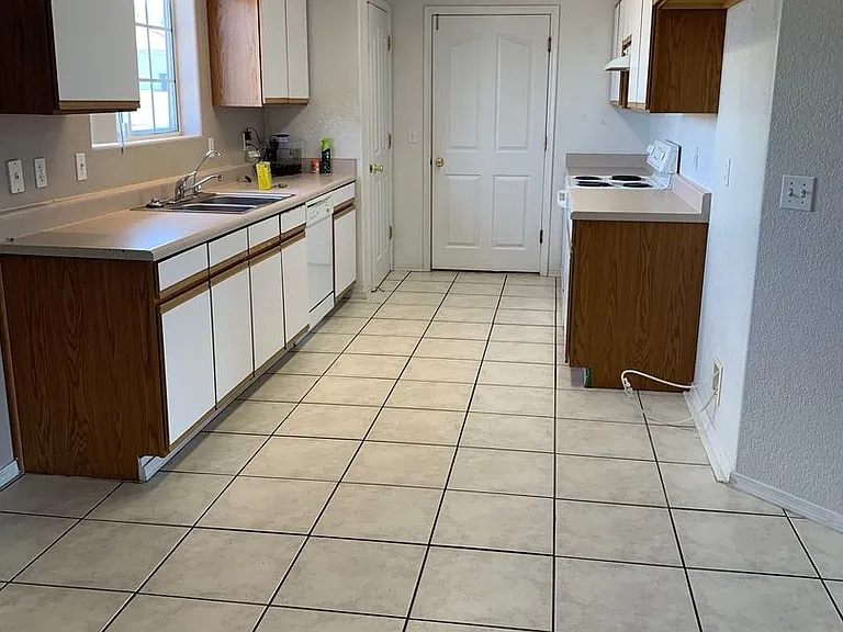 2870 Winterhaven Ct — Photo 6