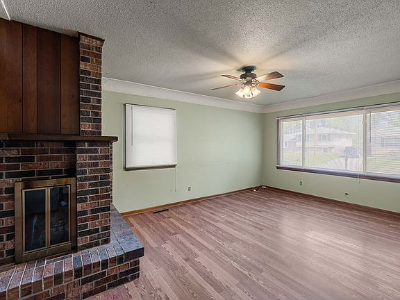 4th image of 1025 Hoffman Ave