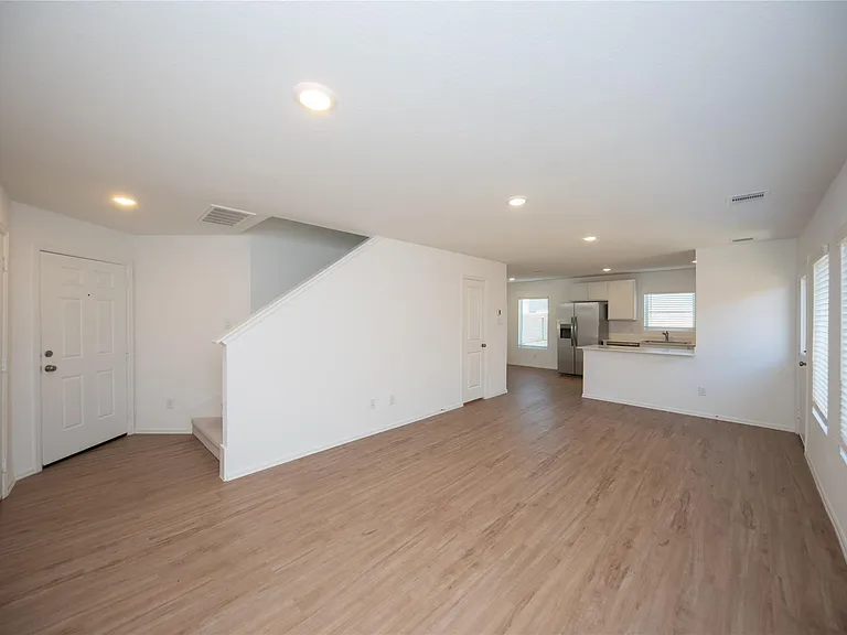 7235 Gorrian — Photo 7