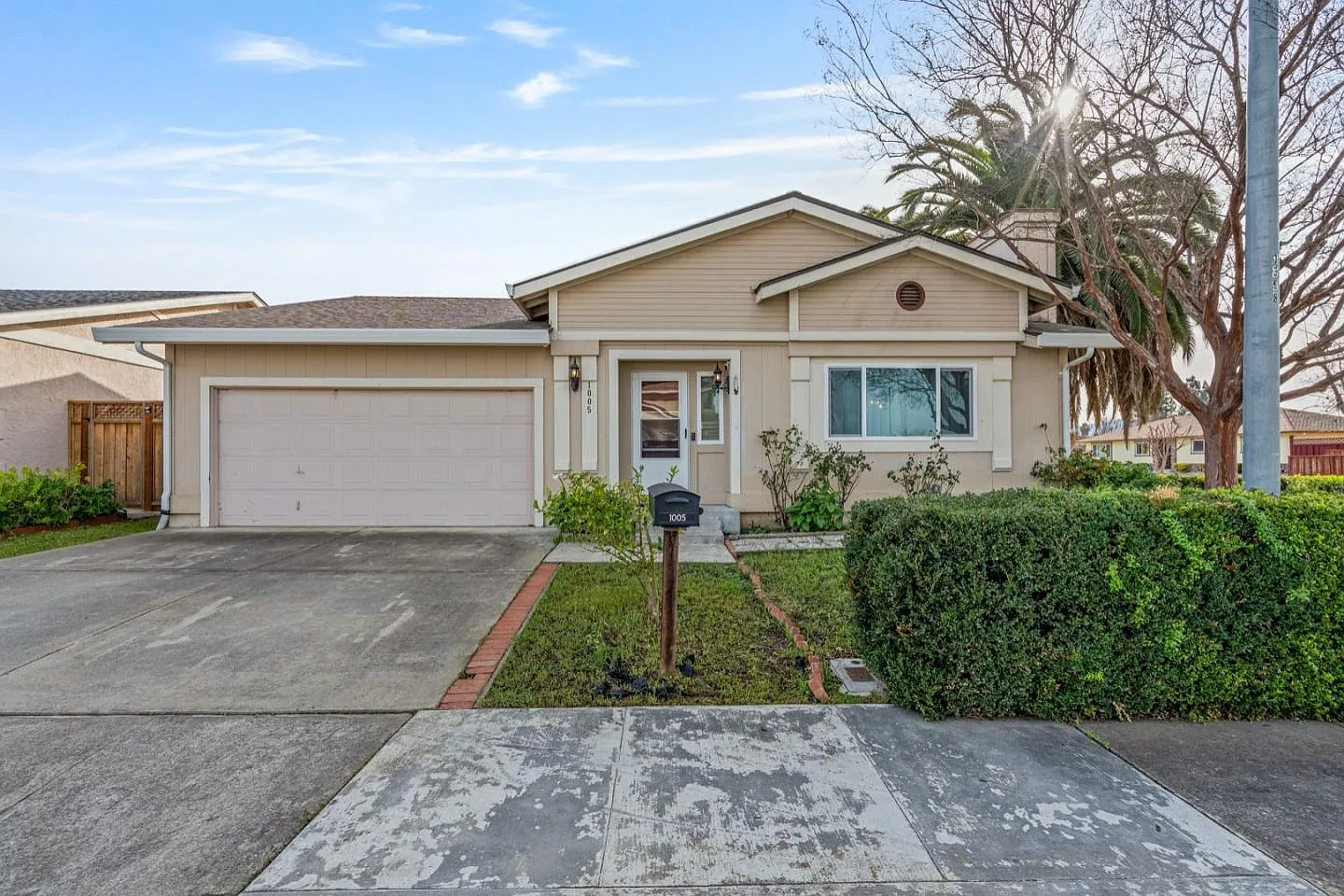 1005 Cherry Ct photo 1