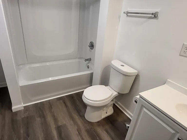 210 E Texar Dr — Photo 2