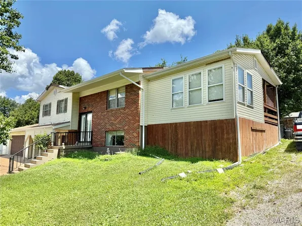 1845 Raintree Dr, Imperial, MO 63052