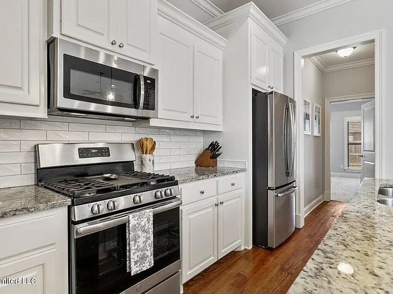 313 E Buttonwood Ln — Photo 10