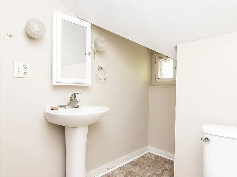 2455 S Main St — Photo 11