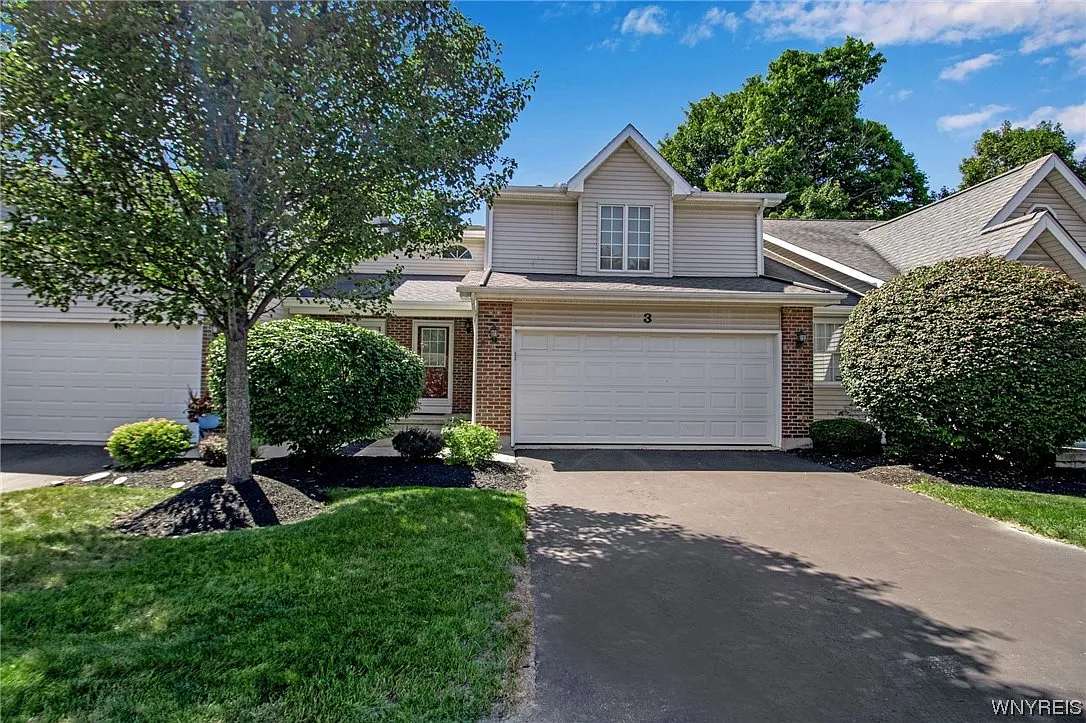 3 Towne Square Dr photo 1