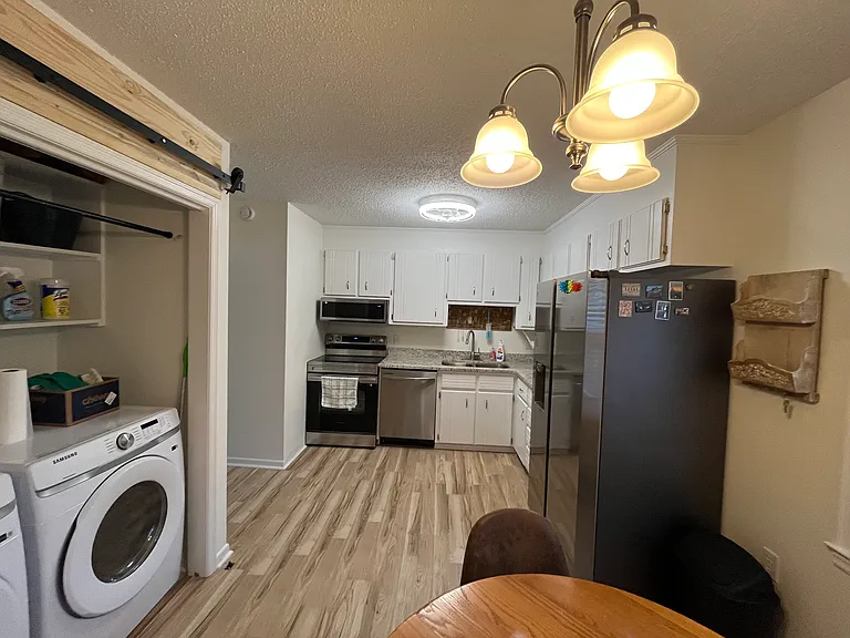 723 Poplar St — Photo 36