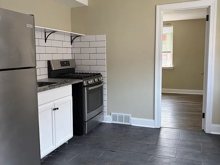 7107 Oxford Ave #2 — Photo 2