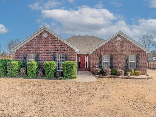 90 Northlake Cir, Conway, AR 72032