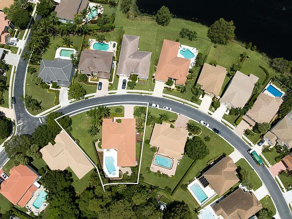 2nd image of 133 Satinwood Lane
