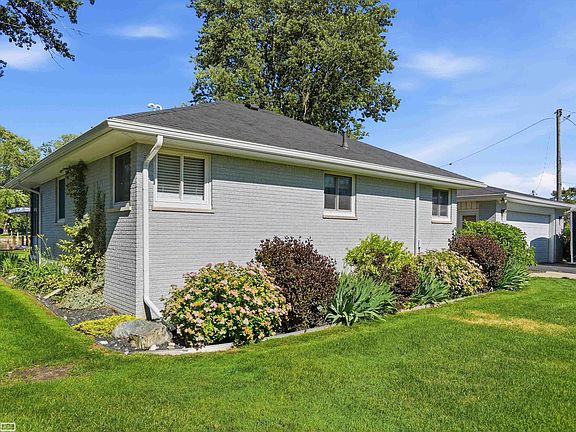 3rd image of 39734 Cove St
