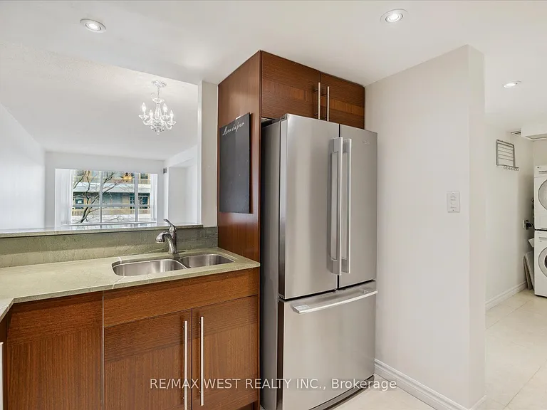 225 Davenport Rd #503 — Photo 9
