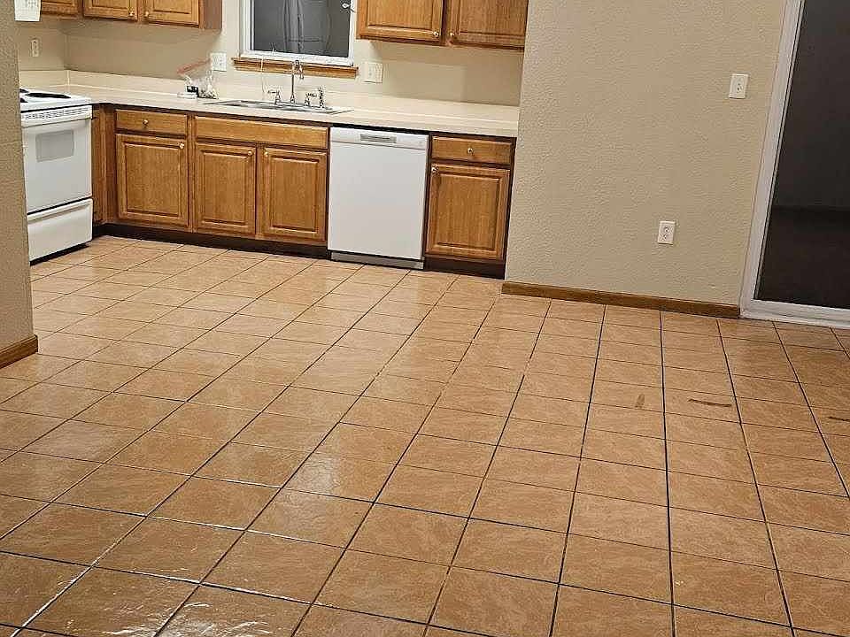 1st image of 425 Thornton St APT A