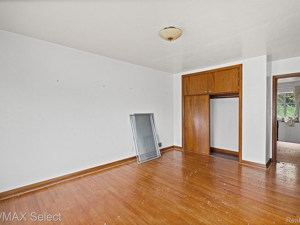 22nd image of 2219 Copeman Blvd
