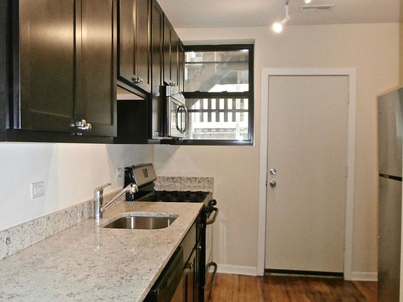 3rd image of 3121-23 W Lawrence Ave #2
