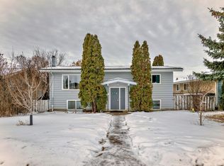 6807 Delwood Rd NW, Edmonton, AB T5C 3A6