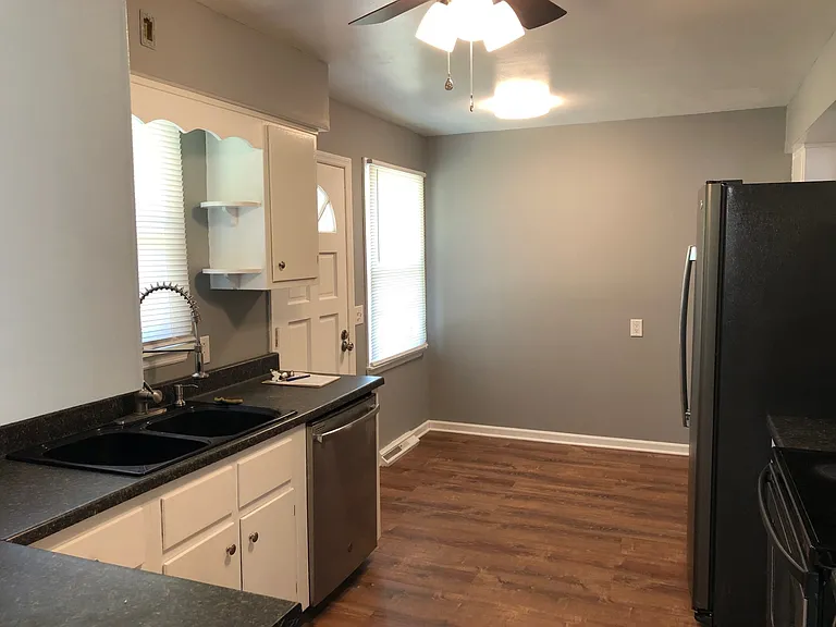 10557 Sharondale Rd — Photo 9