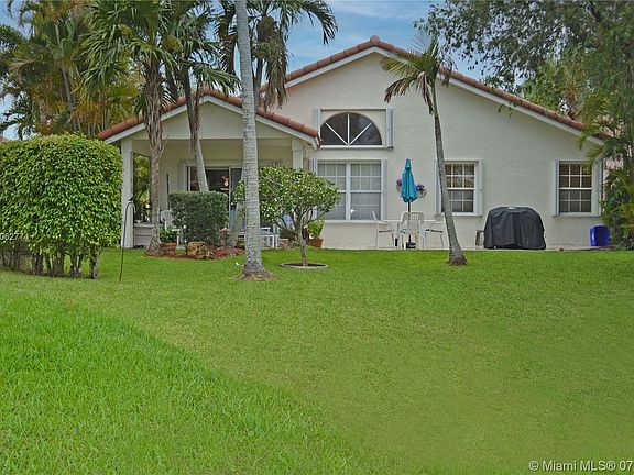 3rd image of 5 Gables Blvd