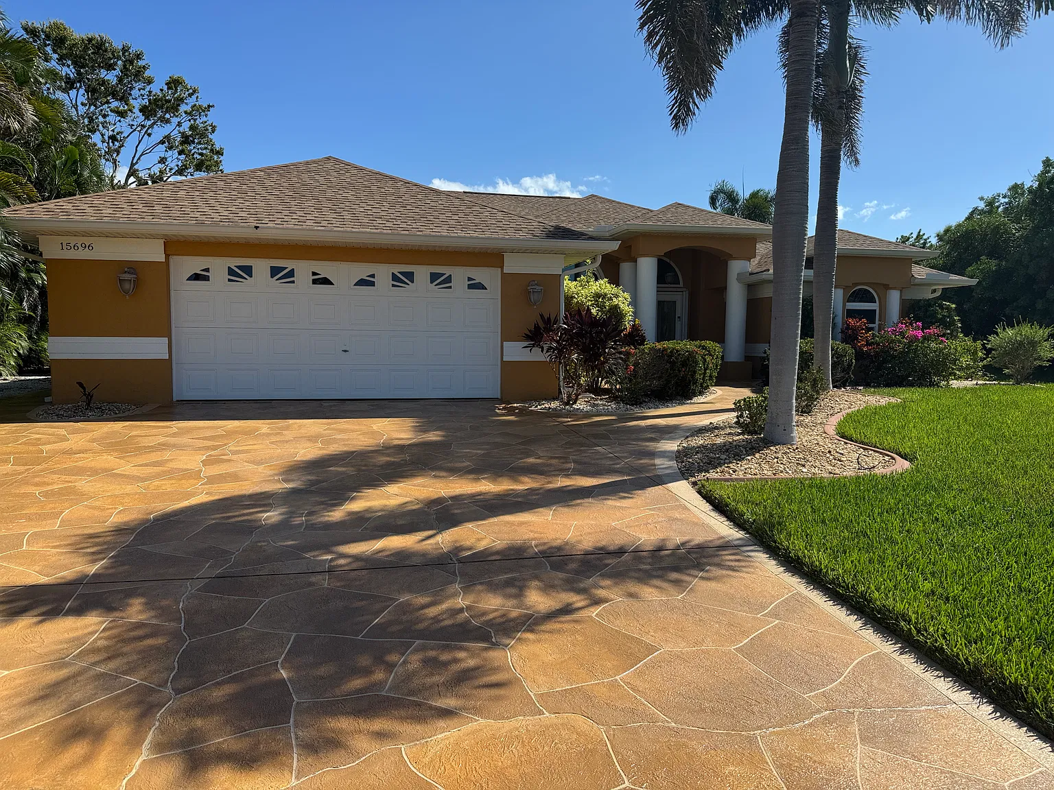 3 bed, 2.5 bath, 2436 sqft, $3,000 — Photo 2