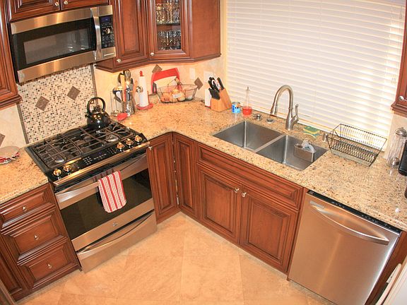 Upgraded cabinets/counters