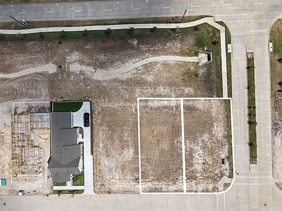 2nd image of 982 Alex Ln