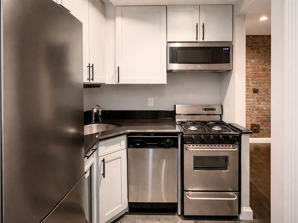 2nd image of 250 E 50th St #B2