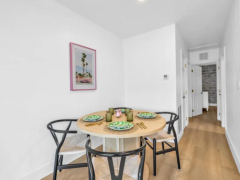 2412 NE 4th St #W — Photo 7