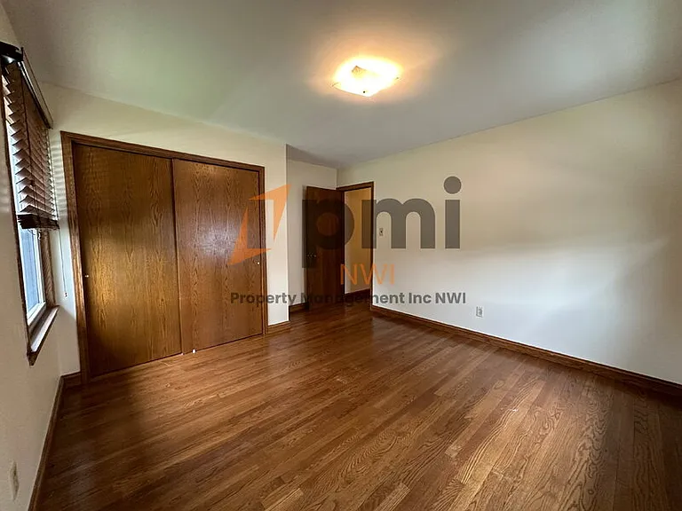 408 E Clark St — Photo 17