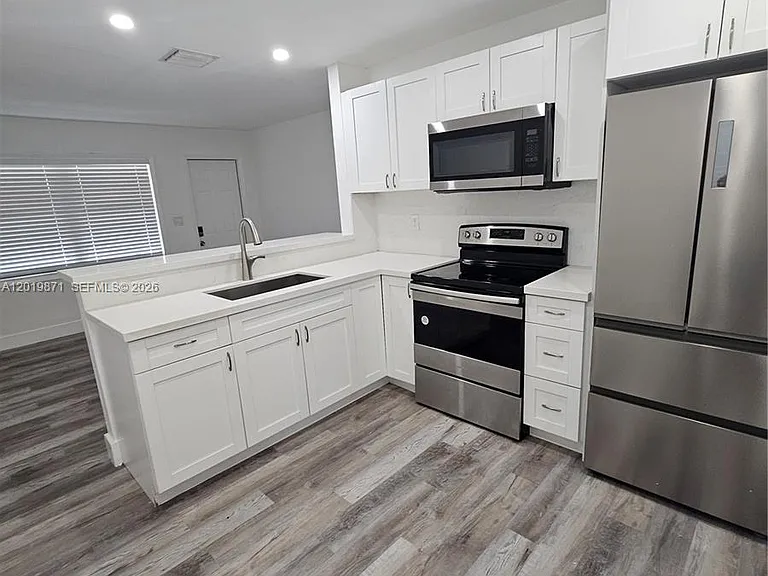 2030 Taylor St #2030 — Photo 13
