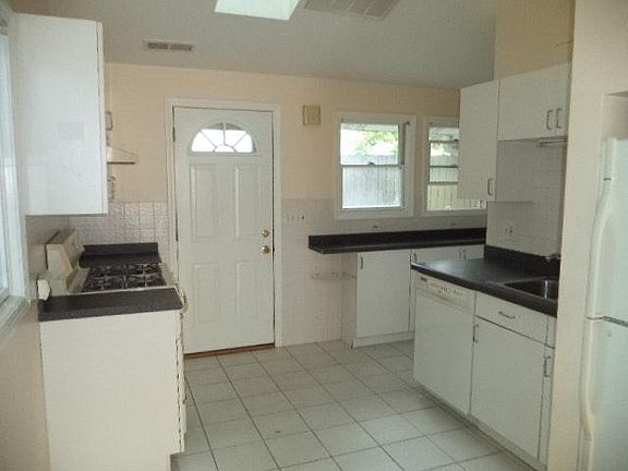 3rd image of 19 Webster Ave #A