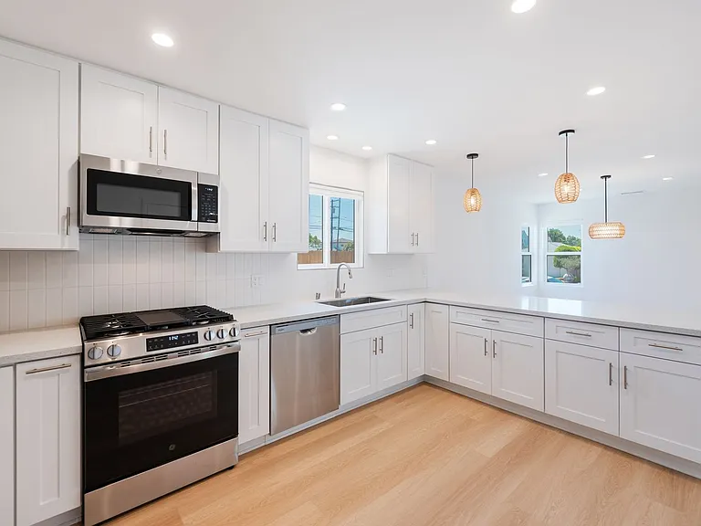 1415 W 222nd St — Photo 15