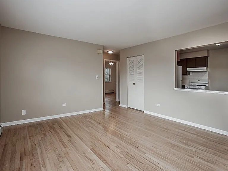 331 E Fullerton Ave — Photo 7
